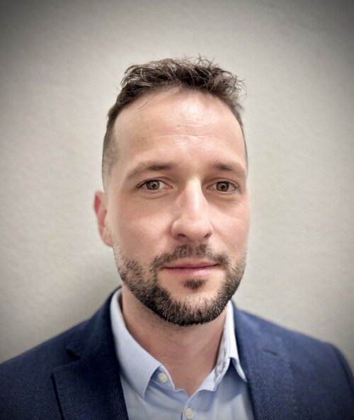 Peter, a VitiligoShop alapítója, aki maga is vitiligóval él